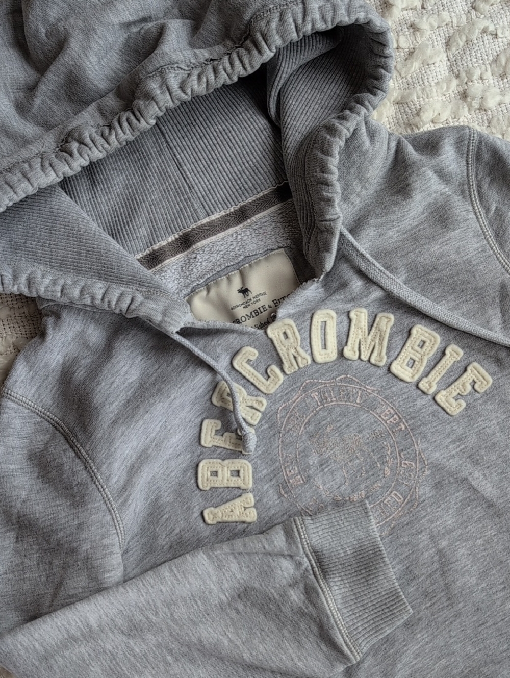 Y2K 2000s Abercrombie Preppy Layering Fitted Cut Neck Hoodie Graphic Large